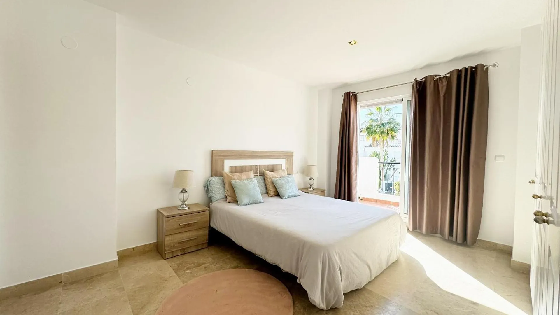 Villa Marbella, Nueva Andalucia, 3 Floors, Pool